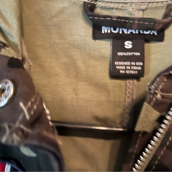 Camouflage Jacket with Patches - Picture 3 of 4